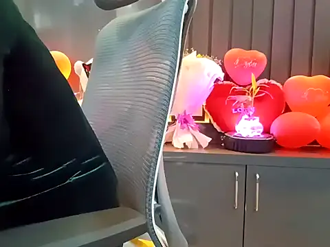 GoldnessAishu online show from 3, 2, 2025