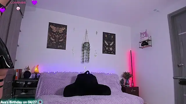 LadyAvalon online show from 4, 4, 2026