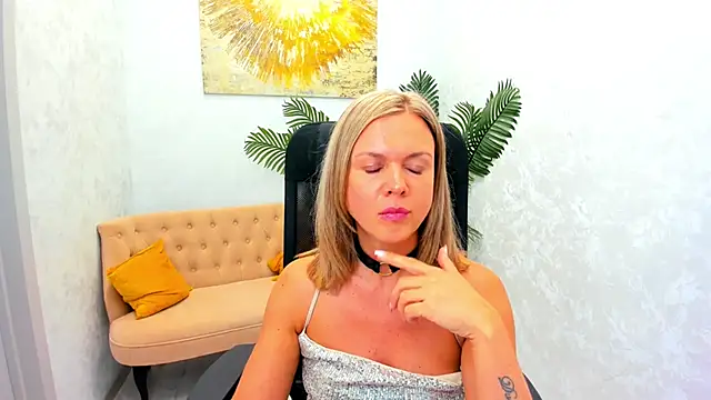 AgathaKlouin online show from 20, 3, 2025