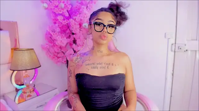 Mia Jansen online show from 6, 12, 2024