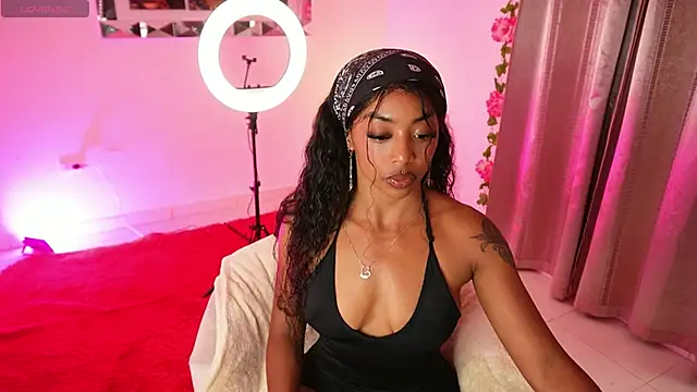 Alondrasparrow2 online show from 14, 1, 2025