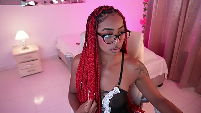 Alondrasparrow2 online show from 28, 1, 2025