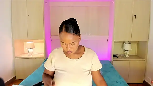 EmilyyStuart online show from 4, 2, 2026