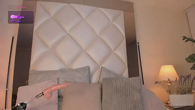 KimRoussee online show from 18, 9, 2025