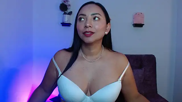 Snapshot of Emmi_Cam chatting on 27, 2, 2025 Emmi Cam online show from 27, 2, 2025