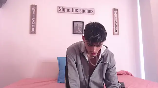 Snapshot of harrytomson_1 chatting on 5, 12, 2024 harrytomson 1 online show from 5, 12, 2024