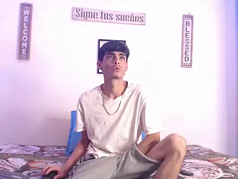 Snapshot of harrytomson_1 chatting on 24, 1, 2025 harrytomson 1 online show from 24, 1, 2025