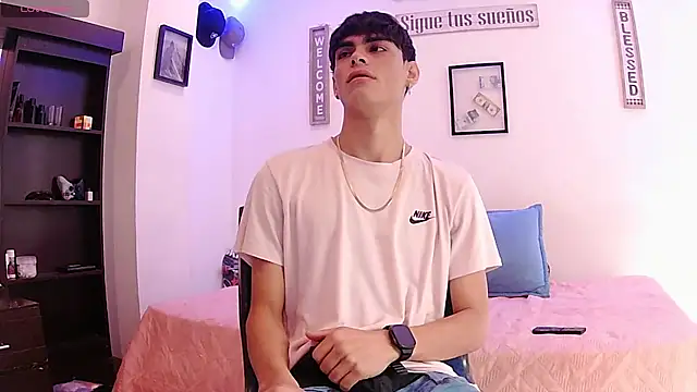 Snapshot of harrytomson_1 chatting on 13, 9, 2025 harrytomson 1 online show from 13, 9, 2025