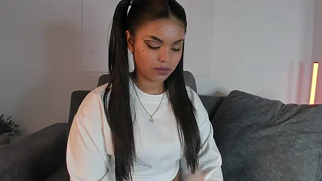 zoe roux21 online show from 22, 2, 2025