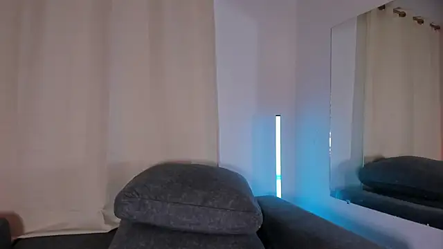 zoe roux21 online show from 9, 3, 2025