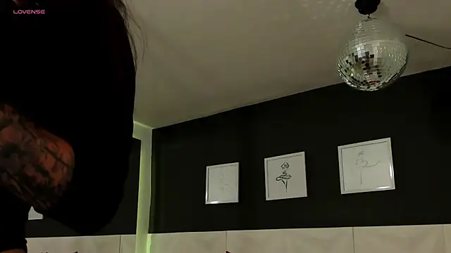 scarlet castro online show from 6, 11, 2025