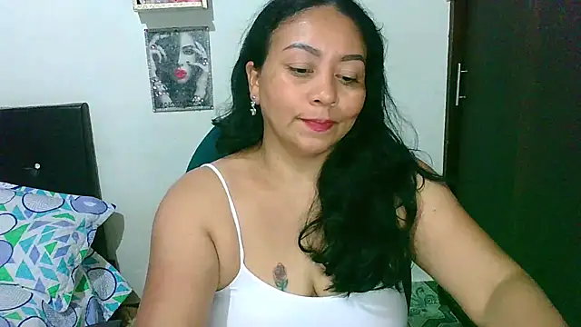 Snapshot of zaray_bella chatting on 28, 4, 2026 zaray bella online show from 28, 4, 2026