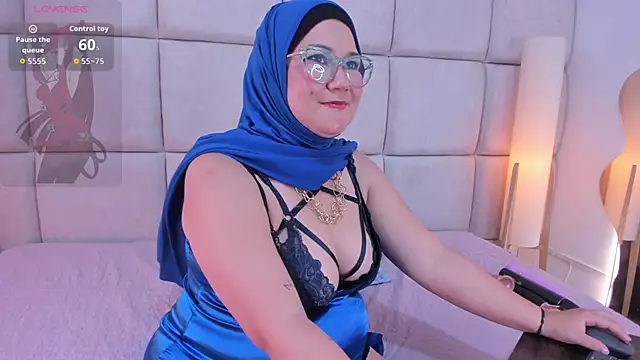 Snapshot of Scarlette_33 chatting on 25, 3, 2026 Scarlette 33 online show from 25, 3, 2026