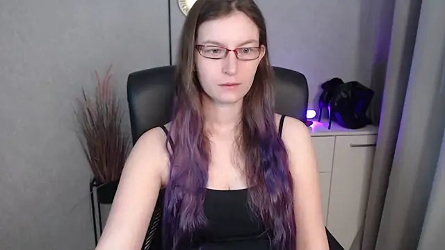 emmaxDelight online show from 10, 10, 2025