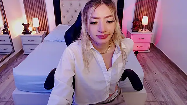 zoe jones13 online show from 8, 10, 2025