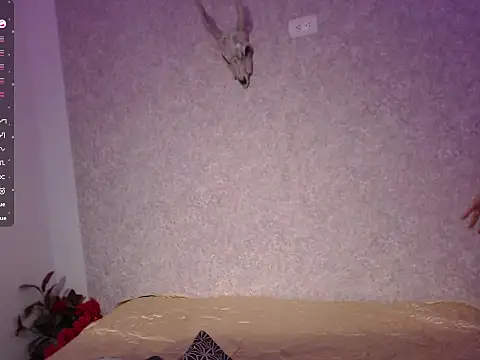 AliciaChelios online show from 2, 2, 2026