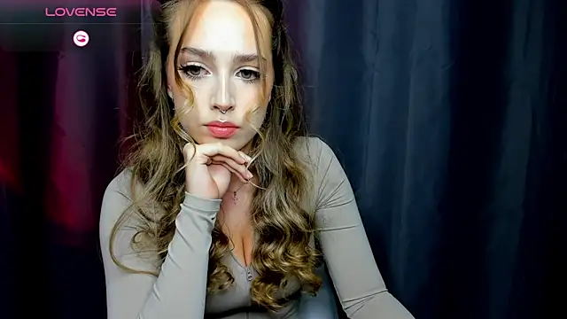 YaraKroft  online show from 3, 12, 2025