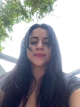 CoralineKam1 online show from 24, 1, 2025