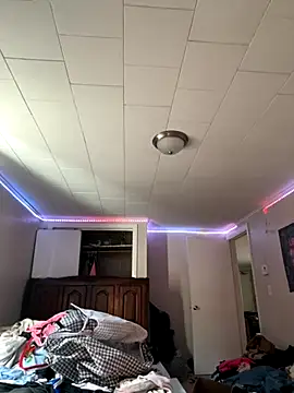 menaceswife online show from 2, 10, 2025