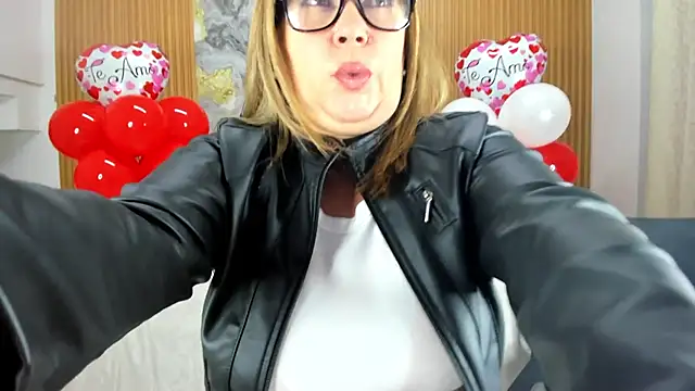 Danna topless online show from 17, 2, 2025