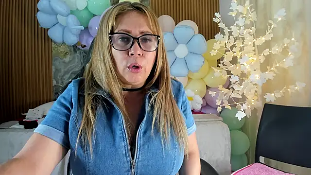 Danna topless online show from 14, 4, 2026