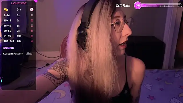 lovelylucyy online show from 23, 12, 2024