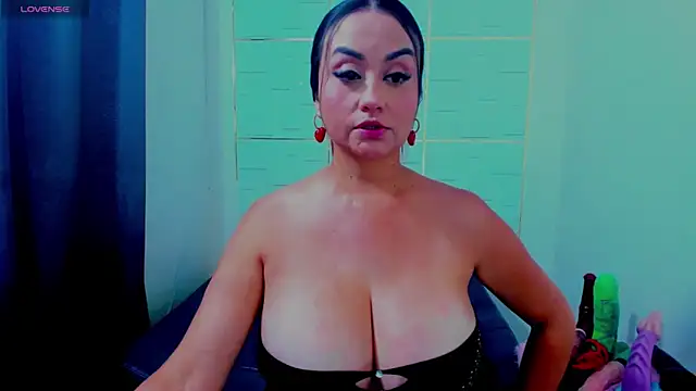 Snapshot of IsaSixty9 chatting on 5, 3, 2025 IsaSixty9 online show from 5, 3, 2025