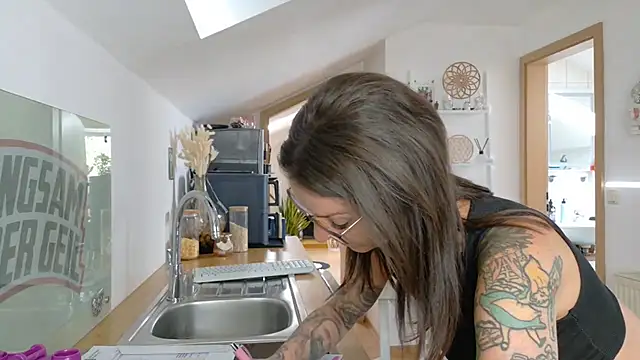 BrownieyQueen online show from 23, 7, 2026