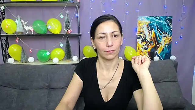 Snapshot of LiluGrants chatting on 12, 1, 2025 LiluGrants online show from 12, 1, 2025