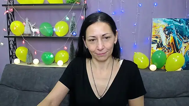 Snapshot of LiluGrants chatting on 13, 1, 2025 LiluGrants online show from 13, 1, 2025