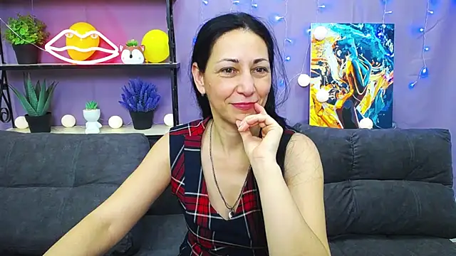 Snapshot of LiluGrants chatting on 24, 1, 2025 LiluGrants online show from 24, 1, 2025