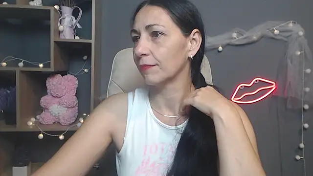 Snapshot of LiluGrants chatting on 20, 9, 2025 LiluGrants online show from 20, 9, 2025
