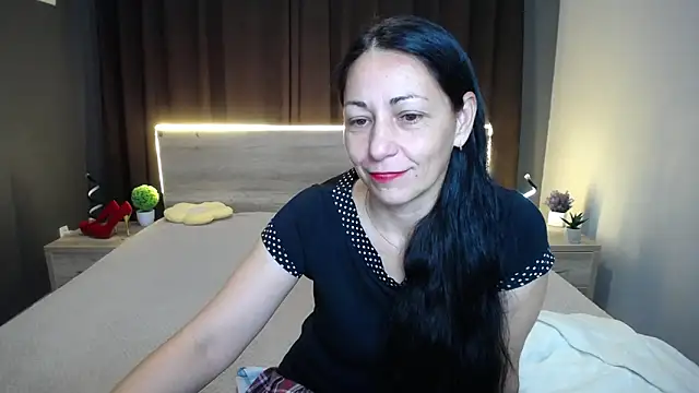 Snapshot of LiluGrants chatting on 8, 10, 2025 LiluGrants online show from 8, 10, 2025