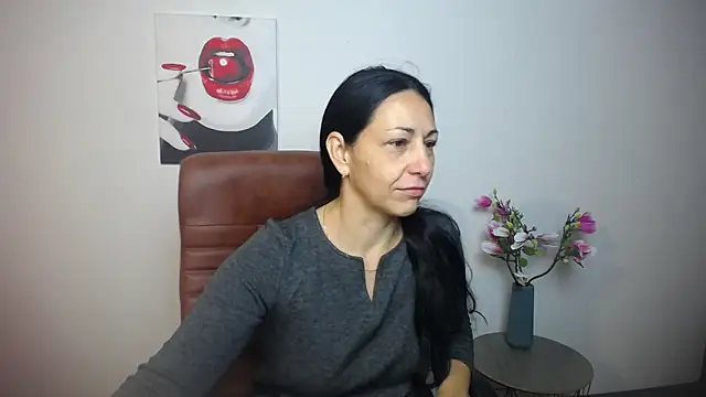 Snapshot of LiluGrants chatting on 13, 10, 2025 LiluGrants online show from 13, 10, 2025