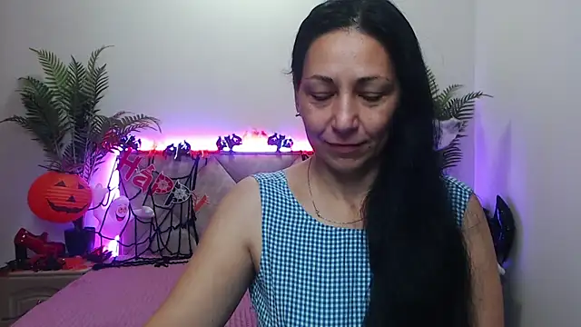 Snapshot of LiluGrants chatting on 19, 10, 2025 LiluGrants online show from 19, 10, 2025