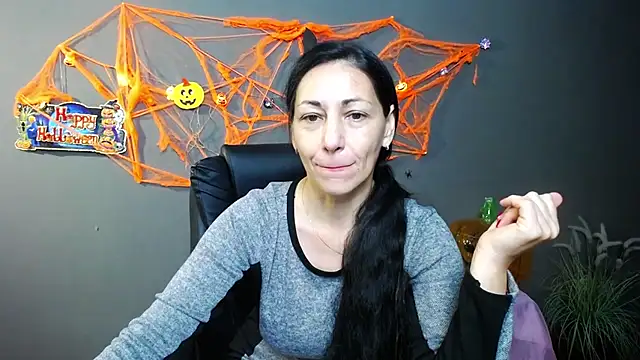 Snapshot of LiluGrants chatting on 23, 10, 2025 LiluGrants online show from 23, 10, 2025