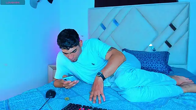 Snapshot of Rich_boy01 chatting on 19, 12, 2024 Rich boy01 online show from 19, 12, 2024
