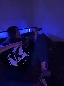 Snapshot of SummerV91 chatting on 5, 3, 2026 SummerV91 online show from 5, 3, 2026