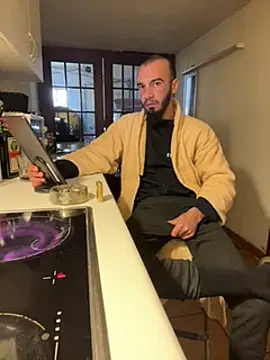 donnuozfutura online show from 1, 2, 2025