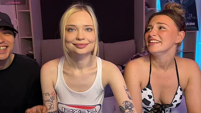 Snapshot of dollfromvenus chatting on 8, 6, 2026 dollfromvenus online show from 8, 6, 2026