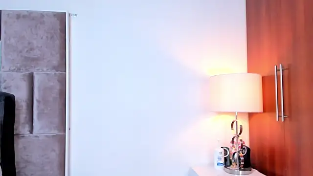 Nia Bunny online show from 4, 5, 2026