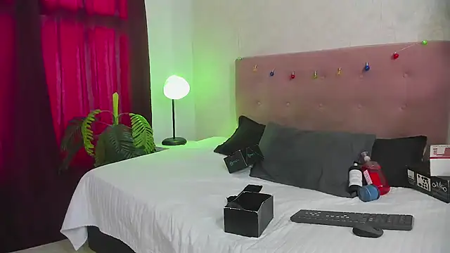 Snapshot of diabla_sexyboobs chatting on 9, 2, 2025 diabla sexyboobs online show from 9, 2, 2025