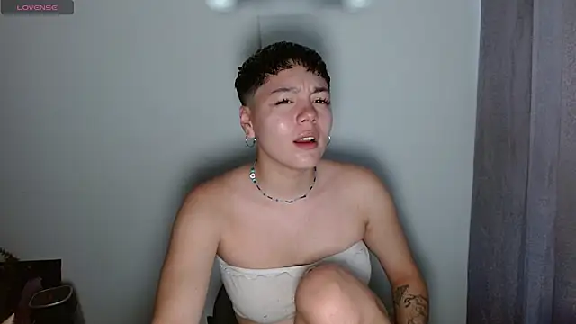 TRIXIE TANG28 online show from 6, 3, 2025