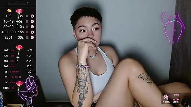 TRIXIE TANG28 online show from 7, 3, 2025