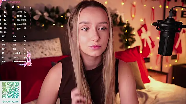 HollisBeckett online show from 15, 12, 2025