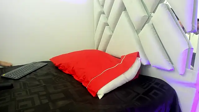 leslyylove online show from 5, 12, 2024