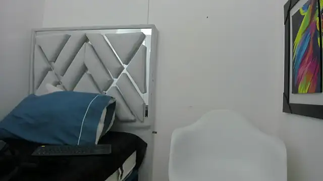 leslyylove online show from 22, 1, 2025