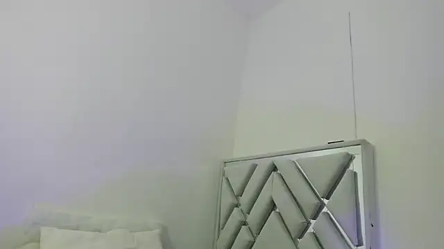 leslyylove online show from 28, 2, 2025