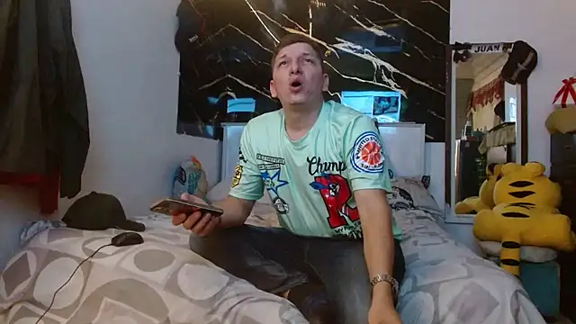 Snapshot of couplehot7777 chatting on 19, 10, 2025 couplehot7777 online show from 19, 10, 2025