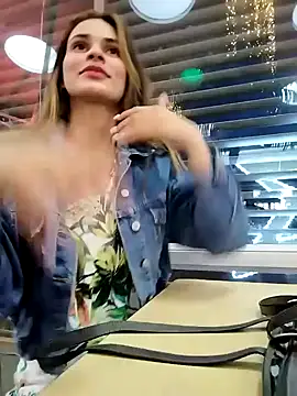 Snapshot of cuteluci_ chatting on 28, 12, 2024 cuteluci online show from 28, 12, 2024